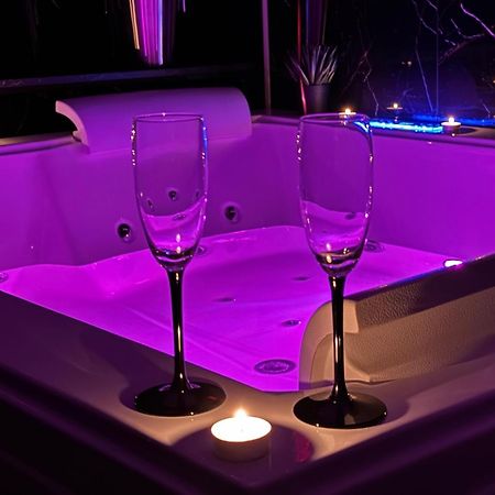 Apartament Z Jacuzzi Na Wylacznosc Dolina Baryczy Zmigrod Bagian luar foto