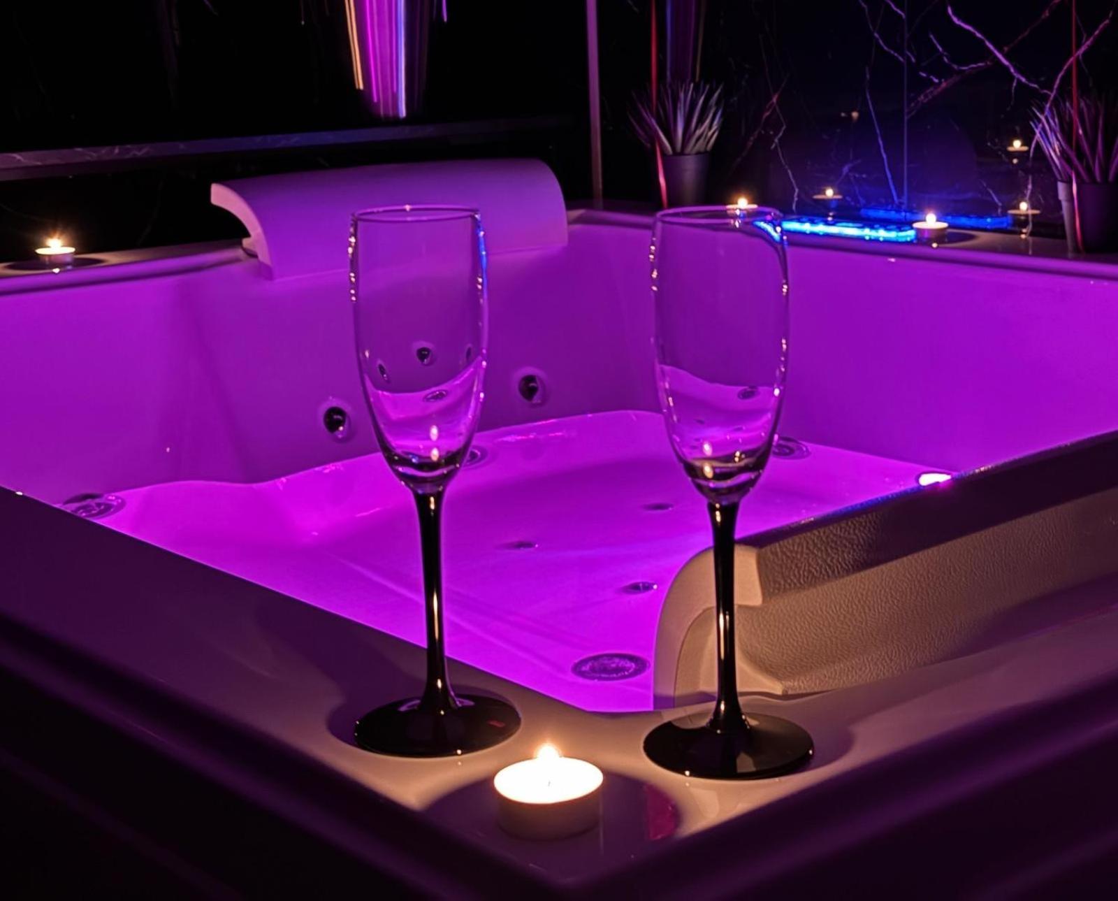 Apartament Z Jacuzzi Na Wylacznosc Dolina Baryczy Zmigrod Bagian luar foto