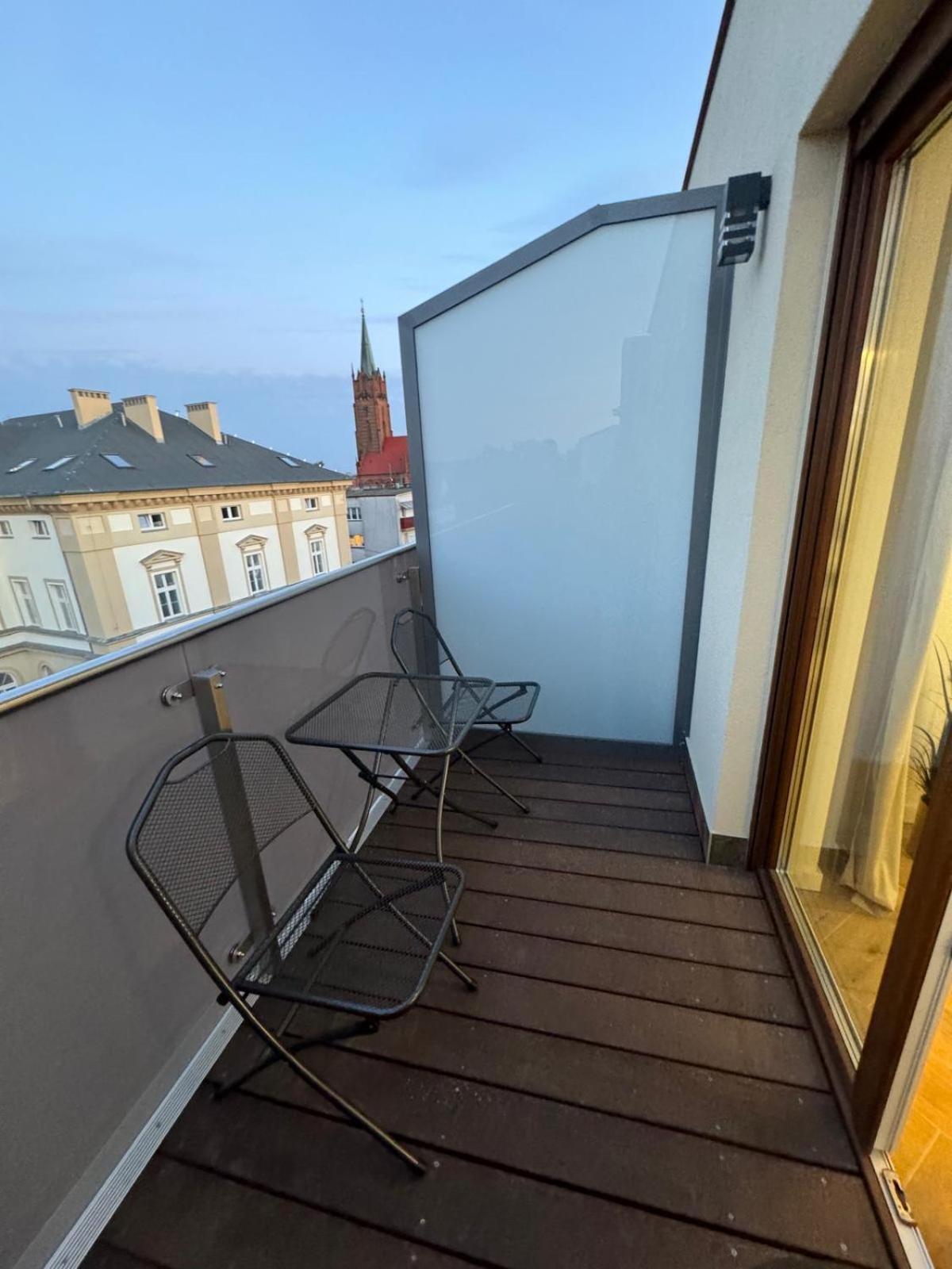 Apartament Z Jacuzzi Na Wylacznosc Dolina Baryczy Zmigrod Bagian luar foto