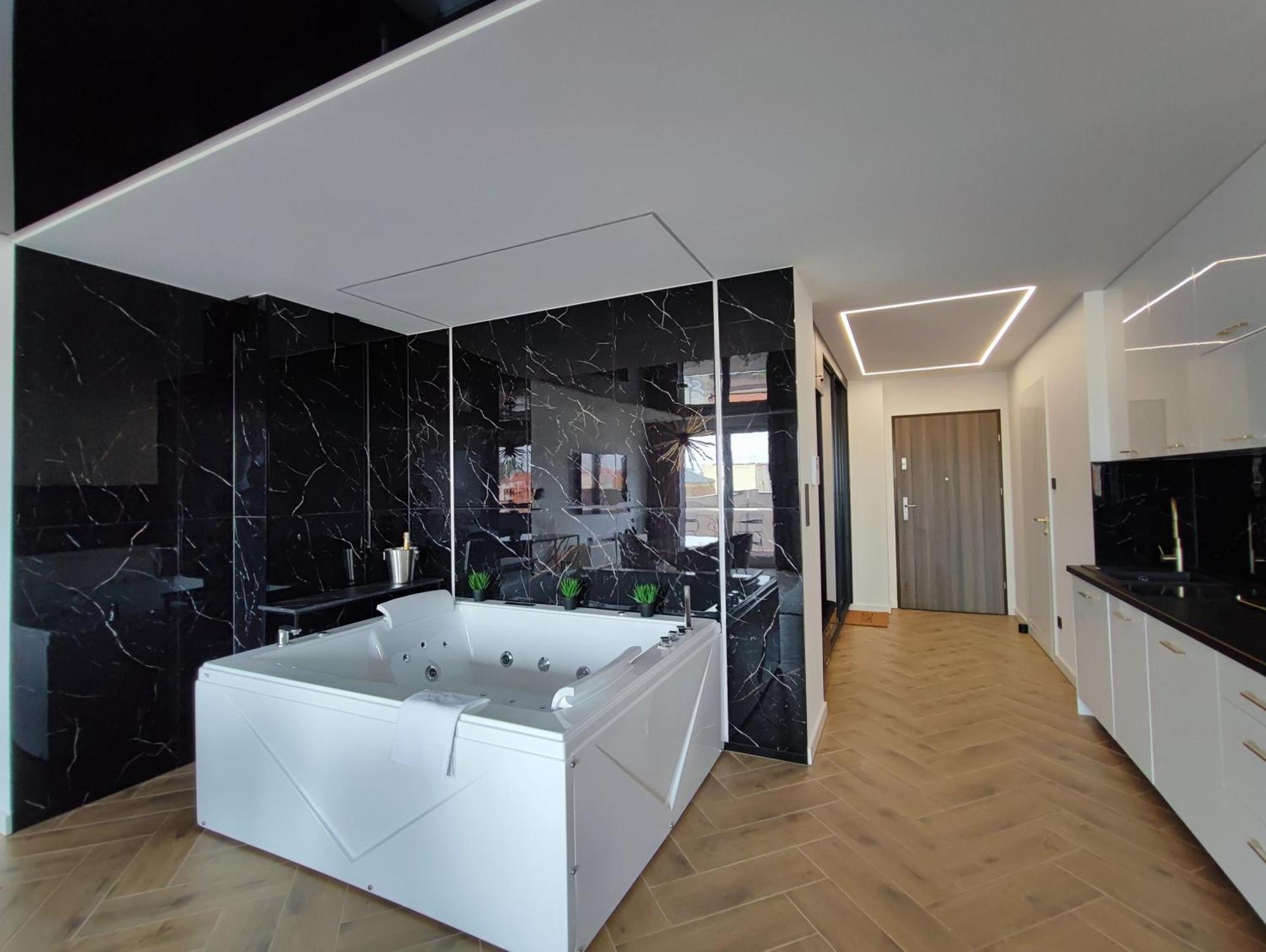 Apartament Z Jacuzzi Na Wylacznosc Dolina Baryczy Zmigrod Bagian luar foto